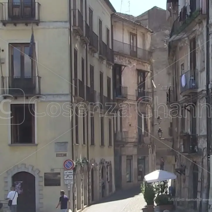Cosenza, avviso di sfratto per gli inquilini dell'ex Albergo Bologna