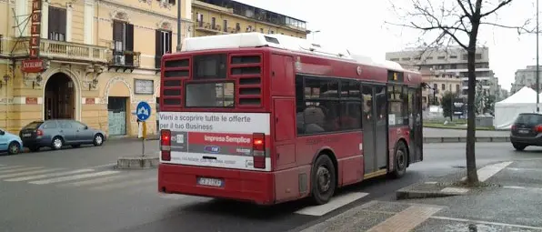Cosenza, la denuncia di un lettore. «Piove nel bus Amaco. E poi ci chiedono di prendere i mezzi!»
