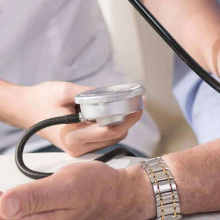 Infarti e Ictus, l'esperto consiglia come tenere sotto controllo colesterolo e ipertensione