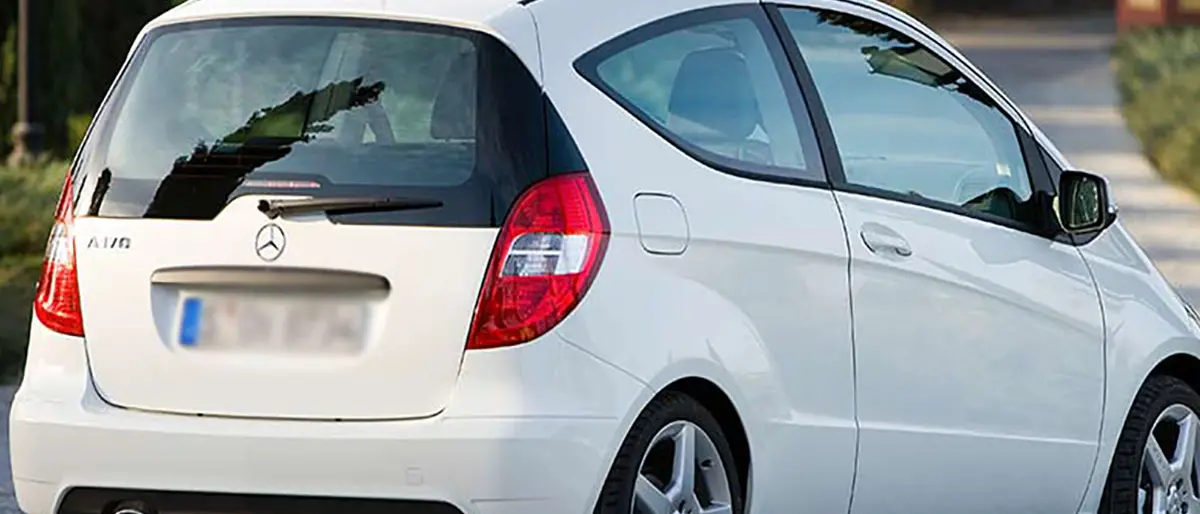 Paura nell'area urbana per una Mercedes bianca sospetta. Ladri in azione anche in pieno giorno