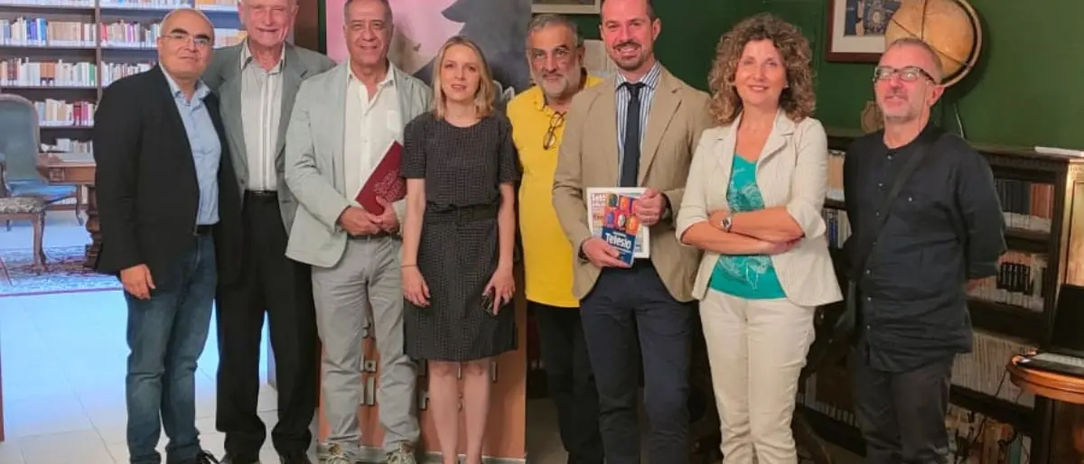 Il Liceo \"Telesio\" di Cosenza non dimentica: dal tributo allo storico De Leo alla scultura monito per l'umanità