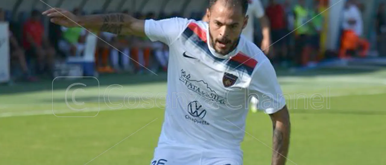 Cosenza, la squadra riprende gli allenamenti: lavoro differenziato per due