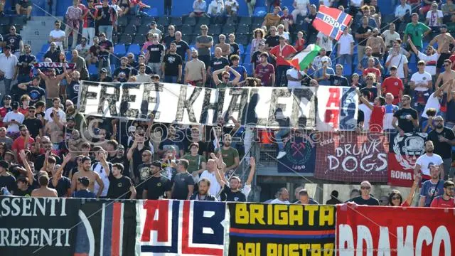 Cosenza, in curva lo striscione per Khaled El Qaisi