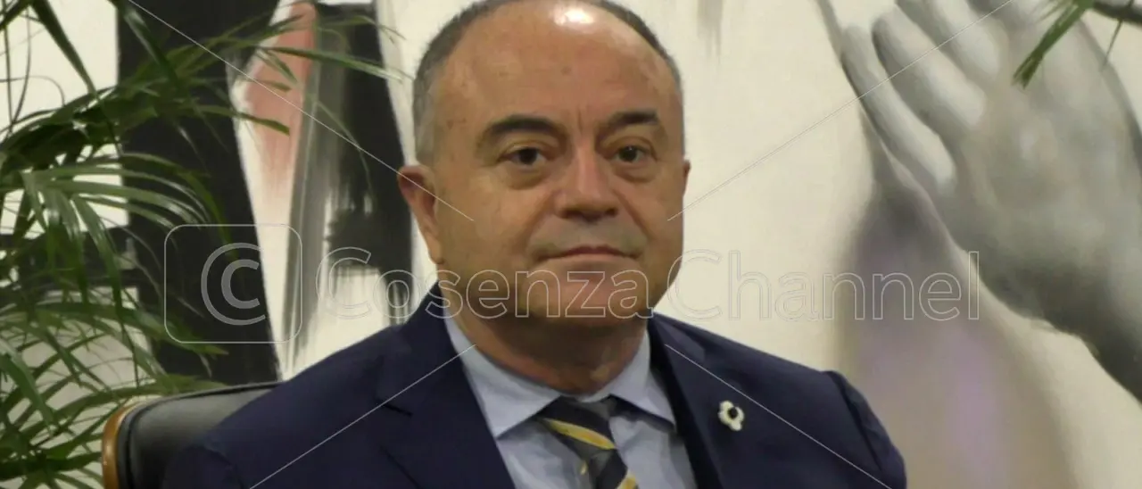 Il carcere come un hotel, un indagato cosentino: «C'è Gratteri, becchiamo 20 anni»