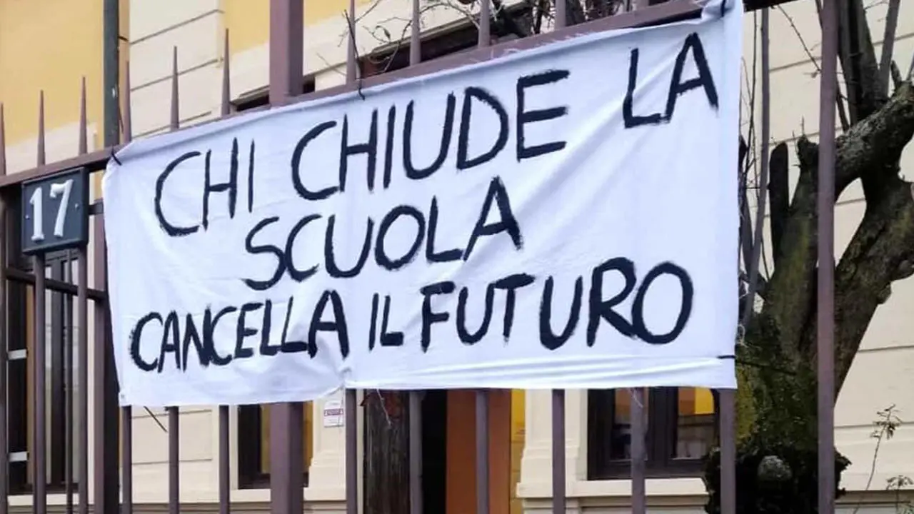 Usb Cosenza: «Sul dimensionamento scolastico spacchiamo il fronte. Legge va ritirata»