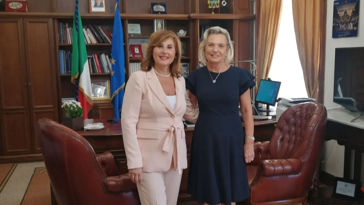 Tour cosentino per l'ambasciatrice della Polonia in Italia: stamattina visita in Prefettura