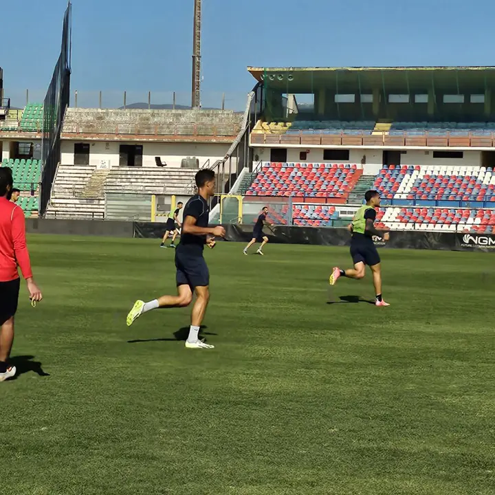 Cosenza, lavoro personalizzato per un attaccante. Tifosi soddisfatti in tribuna
