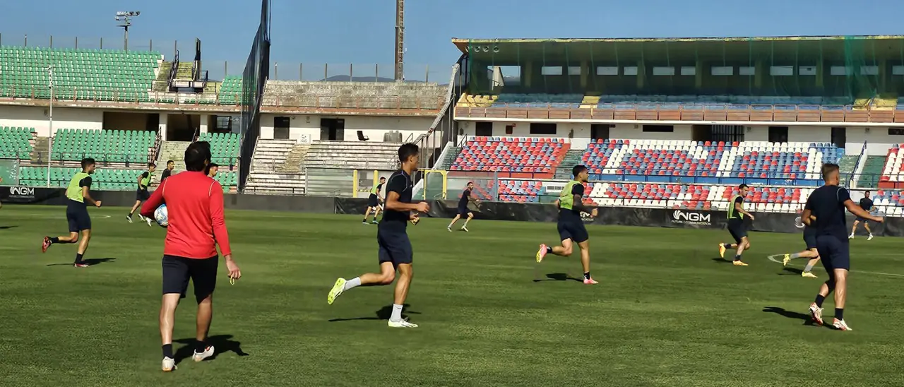 Cosenza, lavoro personalizzato per un attaccante. Tifosi soddisfatti in tribuna