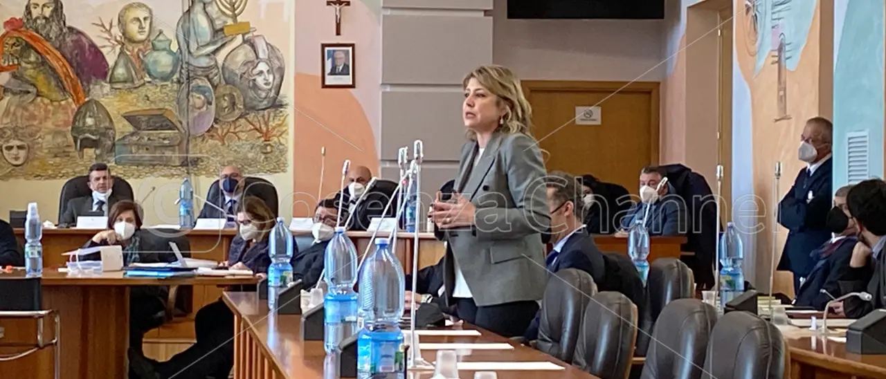 L'affondo di Rende: «Caruso come un podestà. Gli impediremo di portare Cosenza allo sbando»