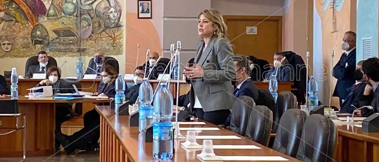 «Caruso smantella il campo largo a Cosenza e sceglie il trumpismo per tirare a campare»