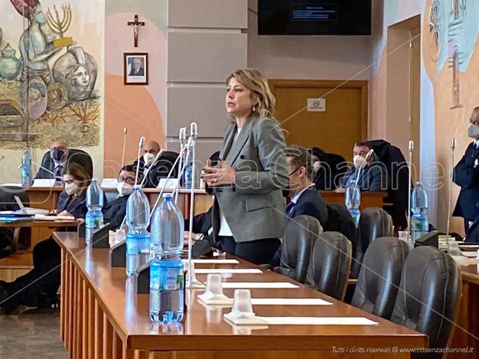 «Caruso smantella il campo largo a Cosenza e sceglie il trumpismo per tirare a campare»