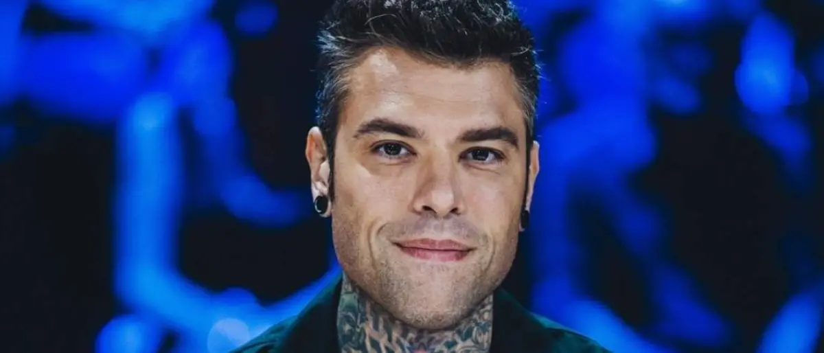 Figuraccia di Fedez: mostra la foto di un hater ma sbaglia persona
