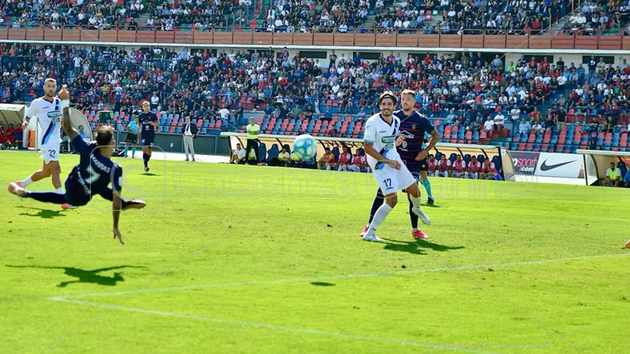 Cosenza, decollo in alta classifica. Forte e Marras stendono il Lecco (3-0)
