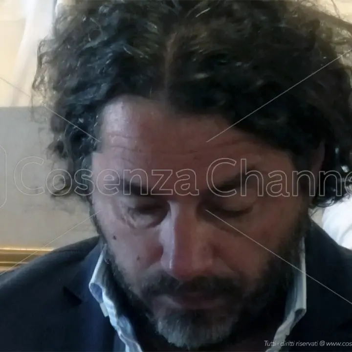 Nove consiglieri sfiduciano Politano, Paola non ha più un sindaco