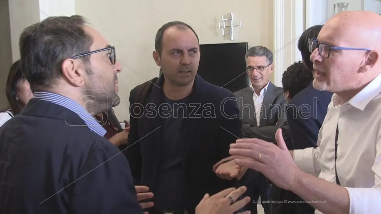 Cosenza, i presidi contro il dimensionamento. «Nessuno ha mai chiesto il nostro parere!» | VIDEO