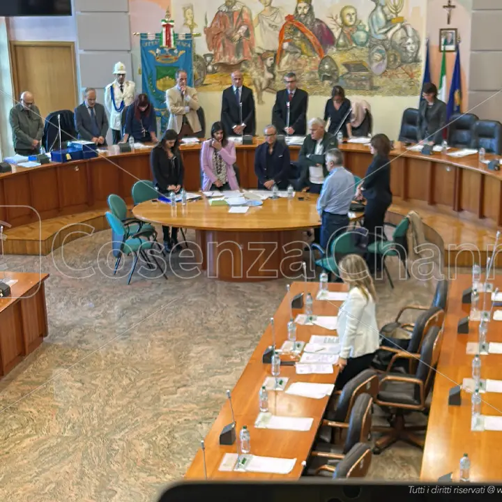 Cosenza, il Consiglio comunale\u00A0dà parere favorevole all’assestamento di Bilancio\n