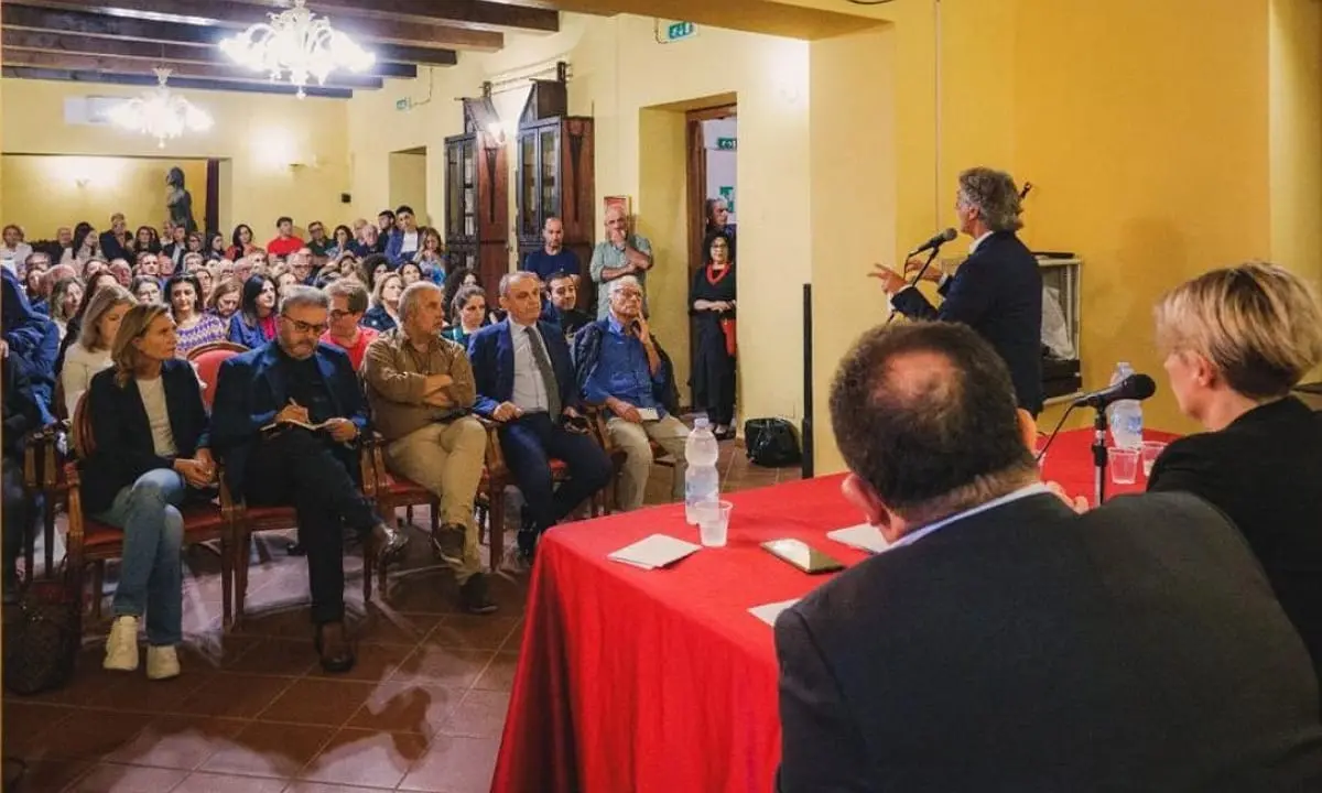 Cetraro, l'Associazione \"Visioni\" di Aieta fa il pieno a Palazzo del Trono