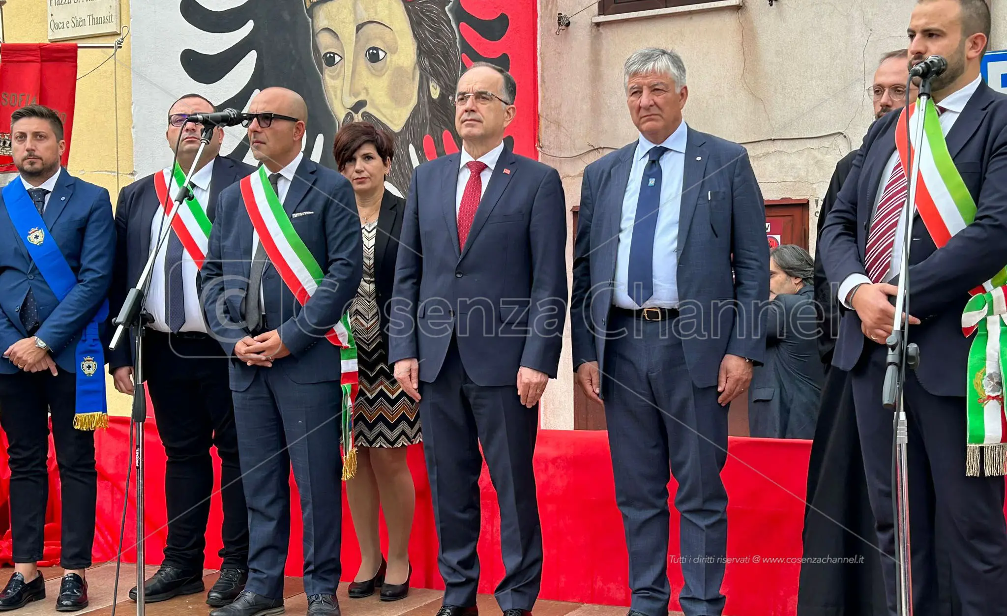 Santa Sofia D'Epiro in festa per la visita del presidente dell'Albania. «Oggi mi sento benedetto» | FOTO