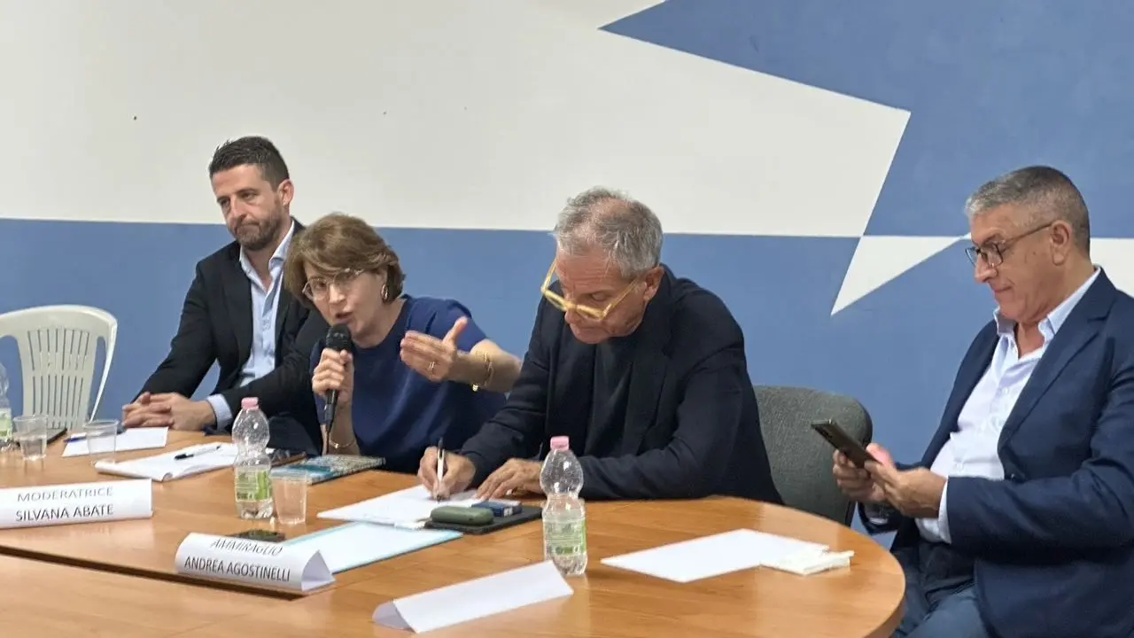 L'impianto eolico che potrebbe nascere nel porto di Corigliano Rossano preoccupa i pescatori
