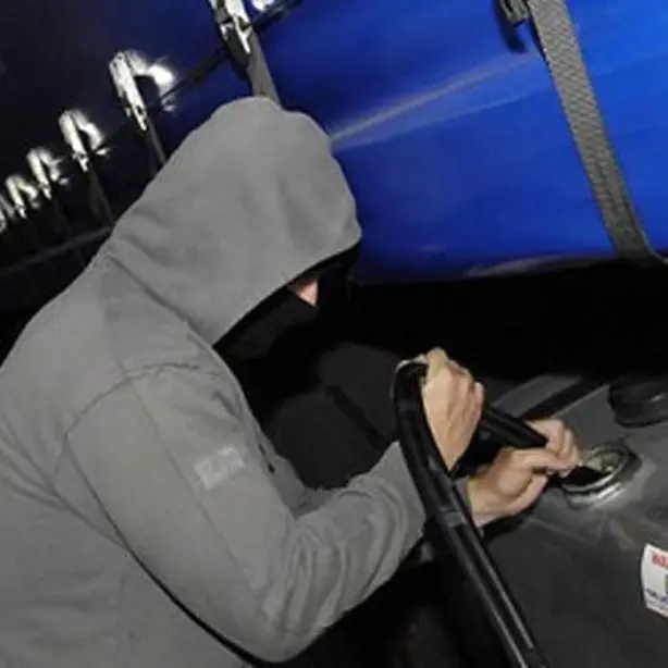 Rubavano gasolio da due autobus. Tra gli arrestati anche un 34enne di Rende