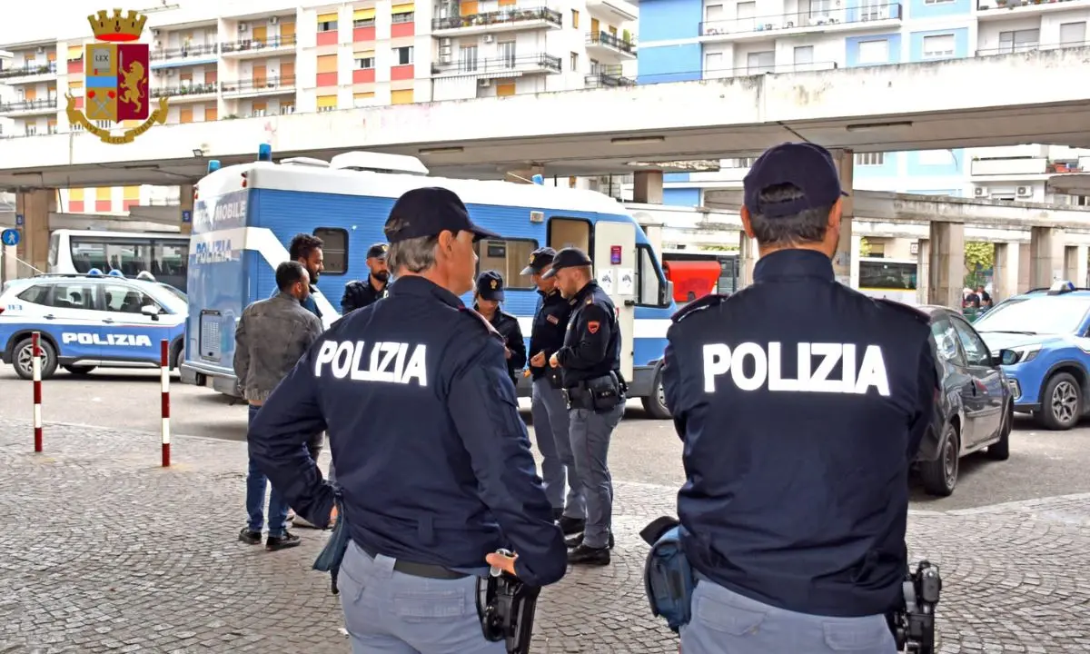 Autolinee Cosenza, la polizia scopre tre stranieri irregolari