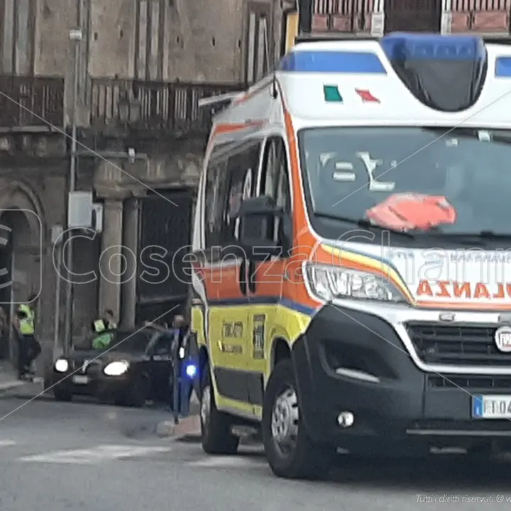 Corigliano Rossano, crolla un solaio. Donna estratta dalle macerie, arriva l'elisoccorso