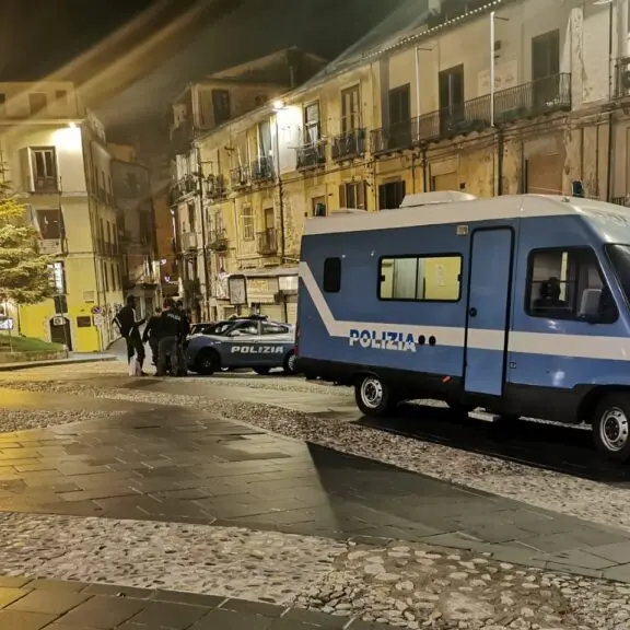 Cosenza, fa un tiro di coca e finisce in ospedale. Scatta la denuncia