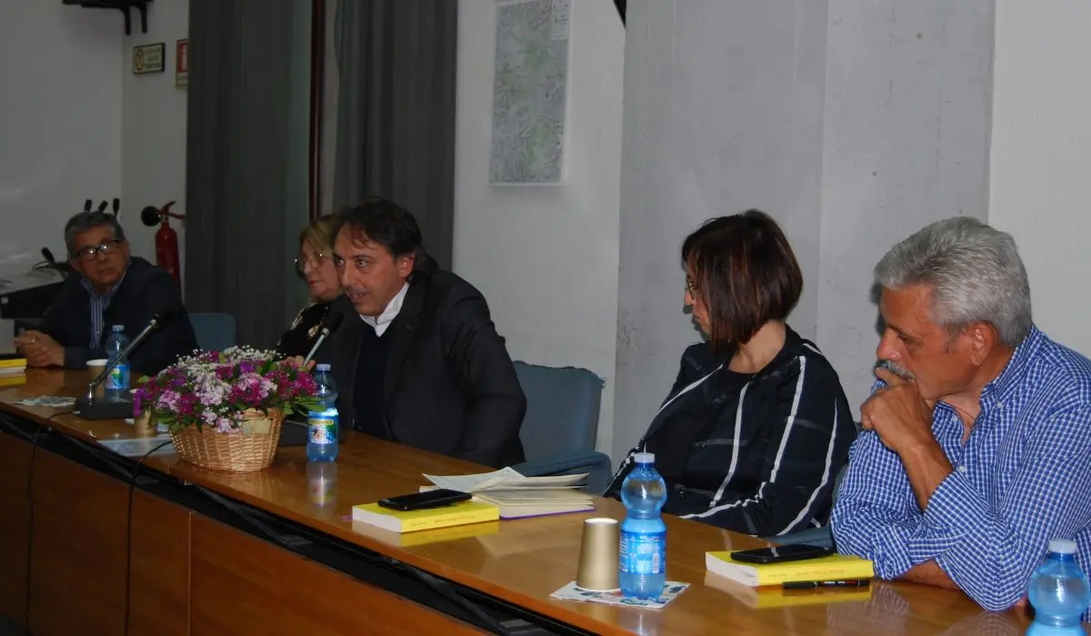 Terronia, sirici e cuculli: presentato a Casali del Manco il romanzo storico di Renato Miceli