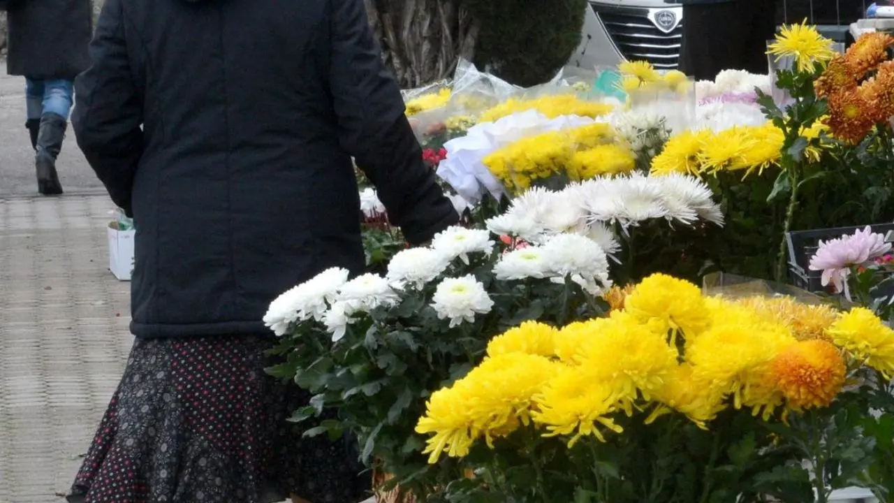 Morto al cimitero di Amantea accanto alla tomba del figlio: malore fatale per un 68enne