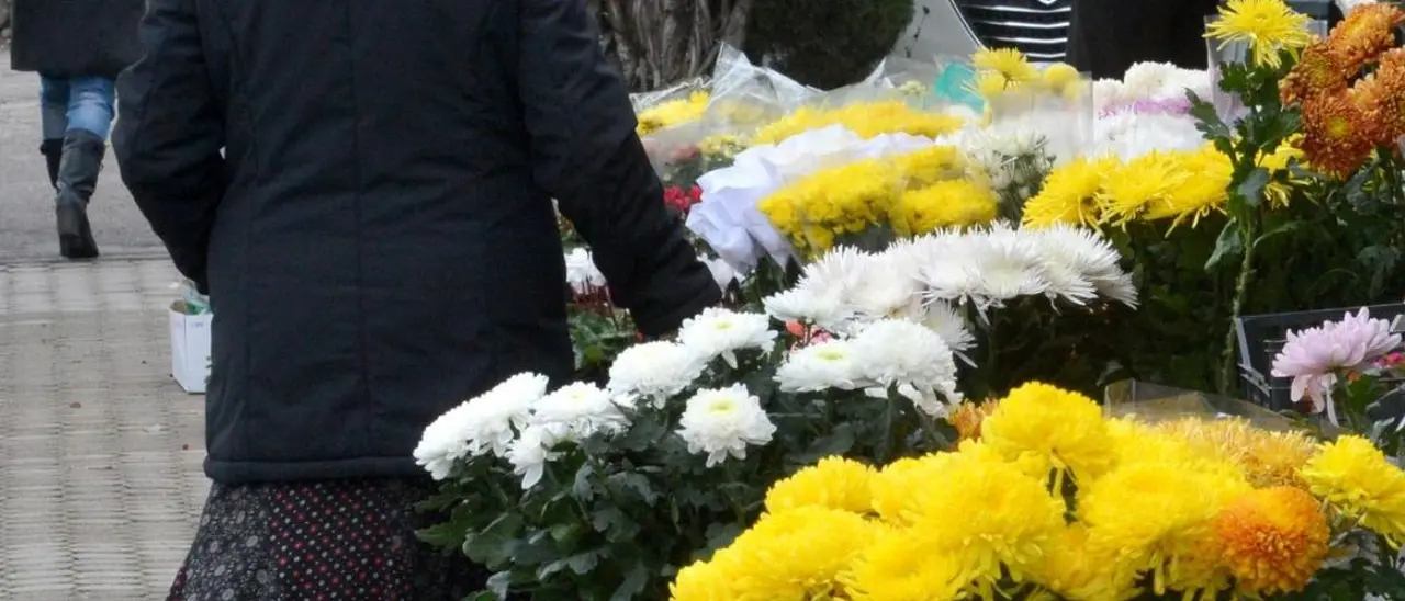 Morto al cimitero di Amantea accanto alla tomba del figlio: malore fatale per un 68enne