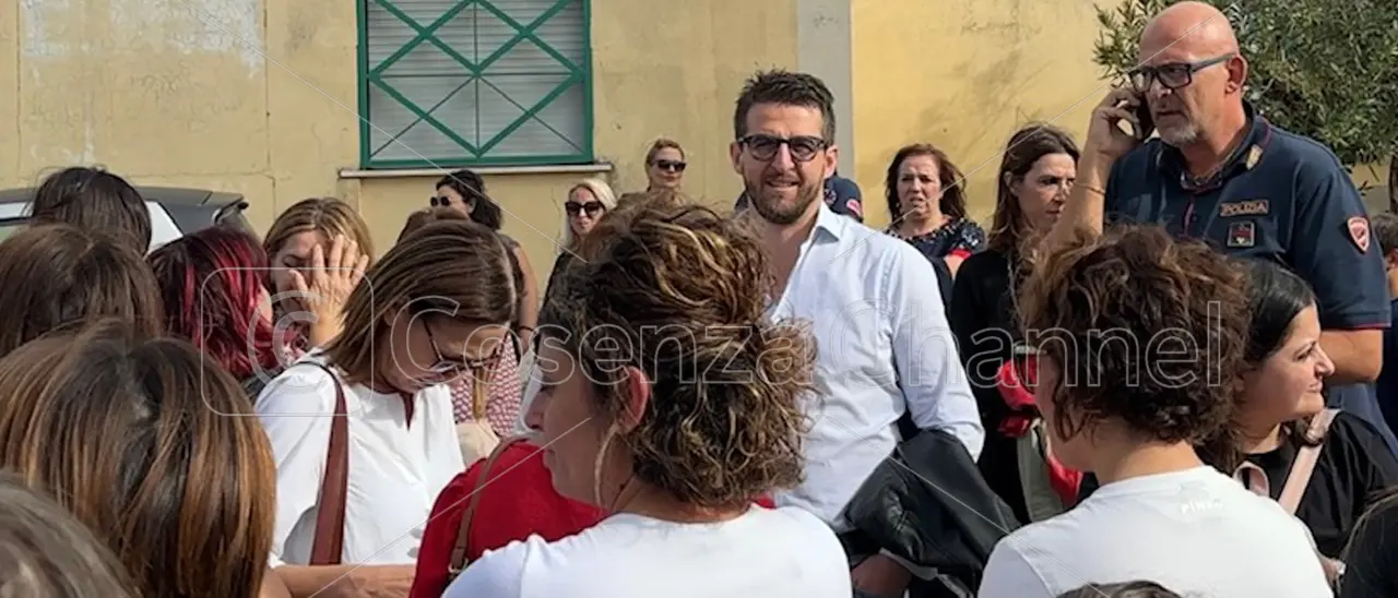 Corigliano Rossano, a Piragineti protesta per la divisione del comprensivo