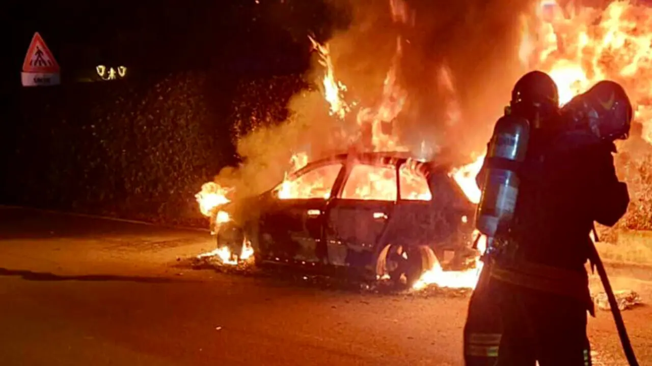 Trebisacce, quattro auto in fiamme. Si segue la pista della droga