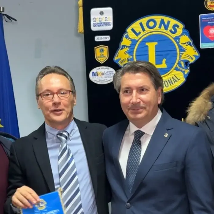 “Con i soldi degli altri\": scandalo finanziario e critica ai media nell'evento voluto dai Lions Club