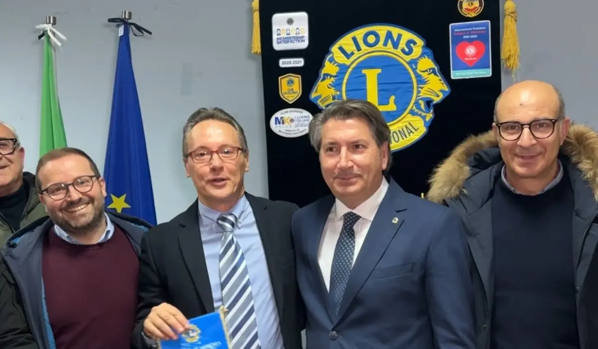 “Con i soldi degli altri\": scandalo finanziario e critica ai media nell'evento voluto dai Lions Club
