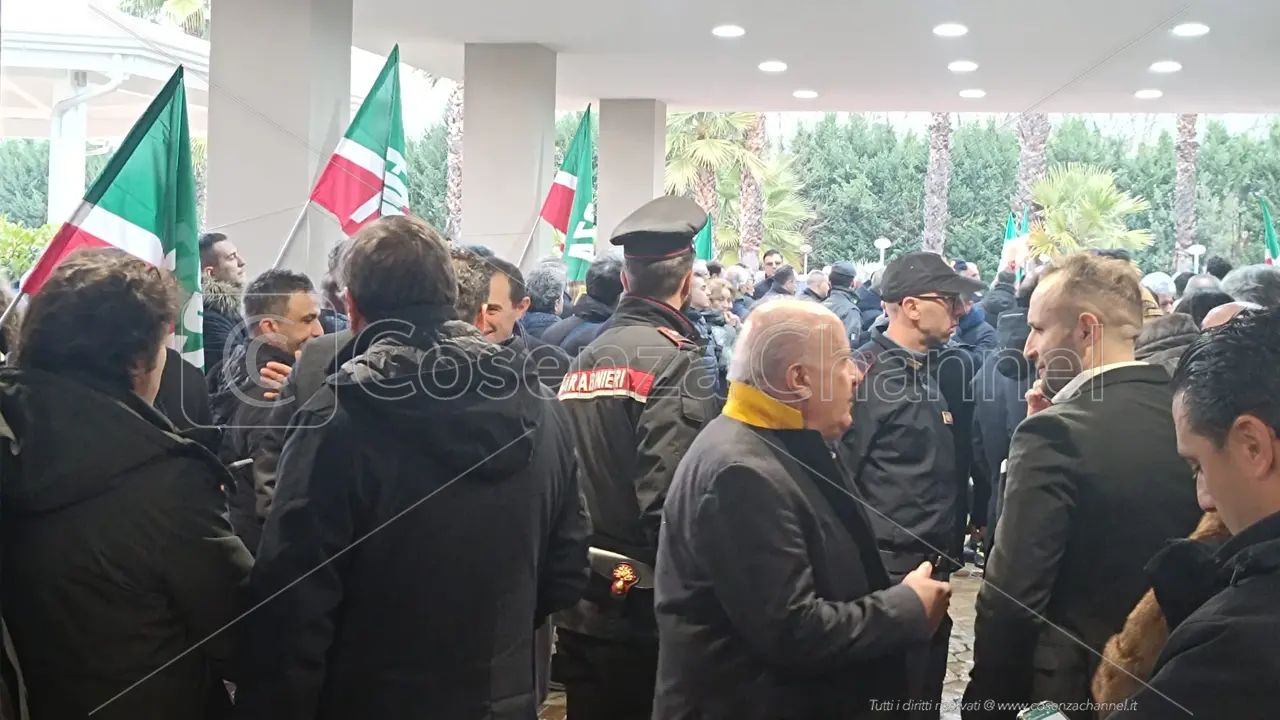 Incidente Occhiuto, al congresso di Forza Italia tutti in attesa del presidente