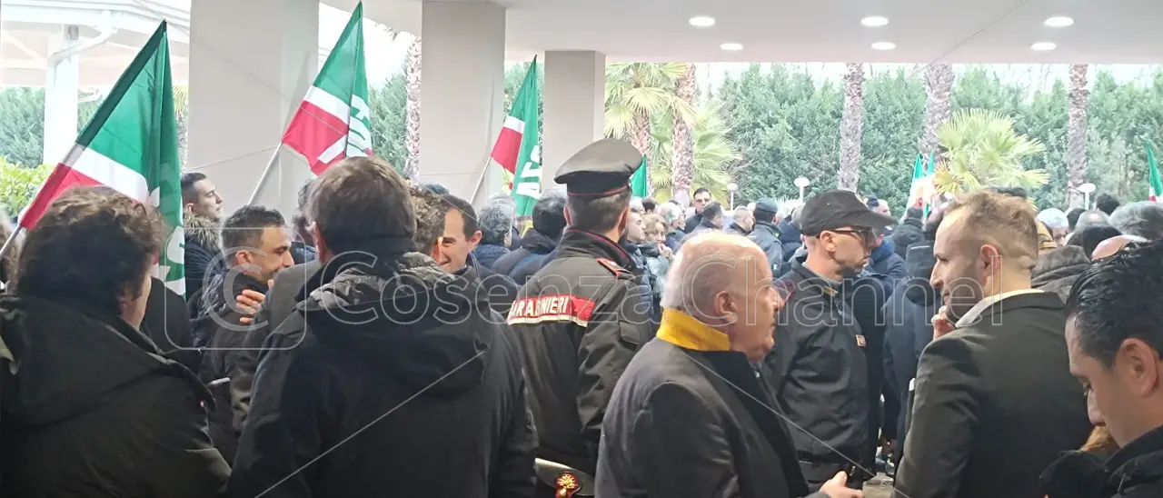 Incidente Occhiuto, al congresso di Forza Italia tutti in attesa del presidente