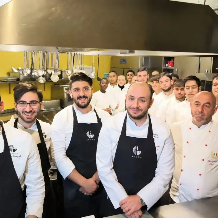 Gli studenti dell’alberghiero di Cosenza a scuola di cucina con lo chef Rizzo