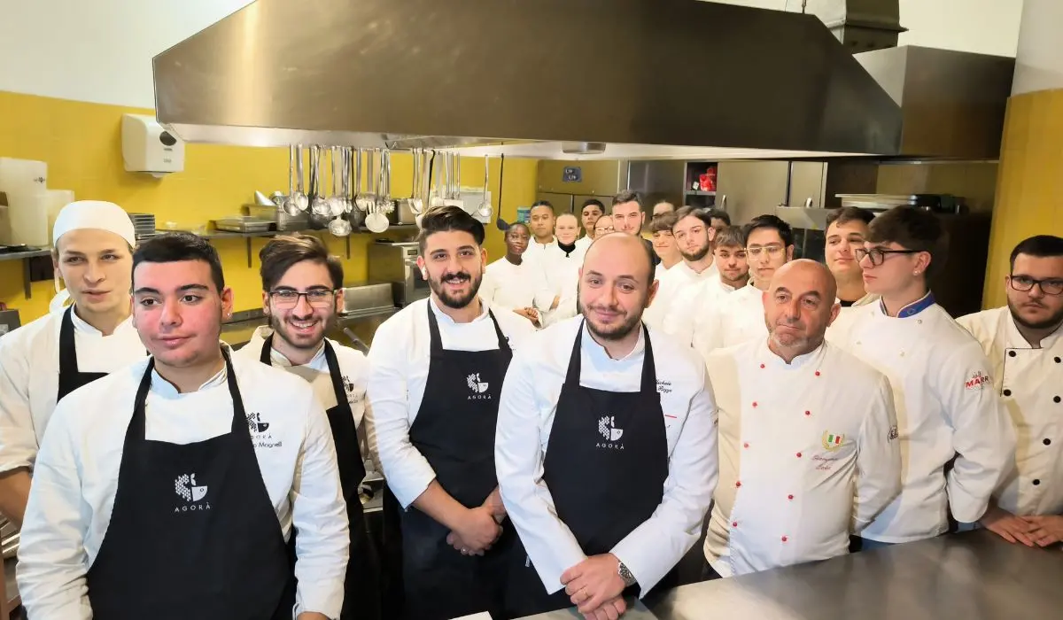 Gli studenti dell’alberghiero di Cosenza a scuola di cucina con lo chef Rizzo
