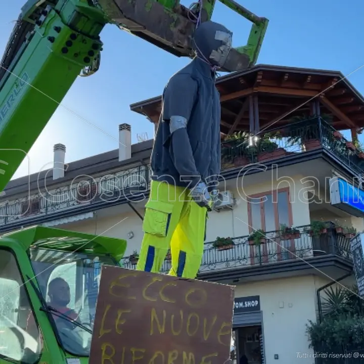 Proteste a Corigliano e Rossano: agricoltori in marcia sulla 106