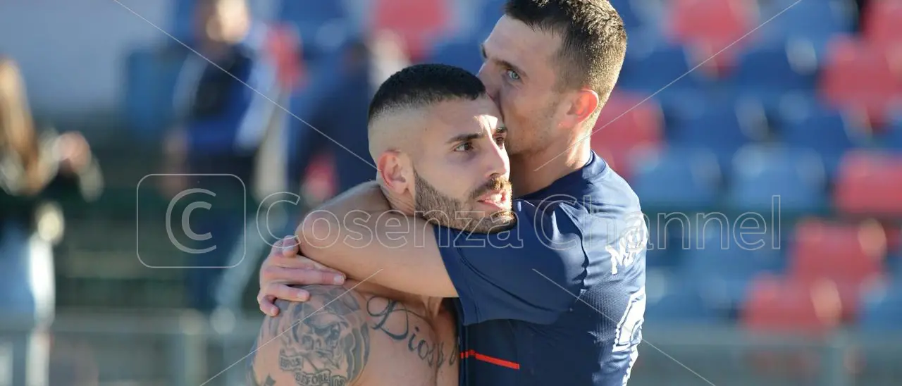 Cosenza, il saluto a Tutino: «Affetto fuori categoria, legame indissolubile»