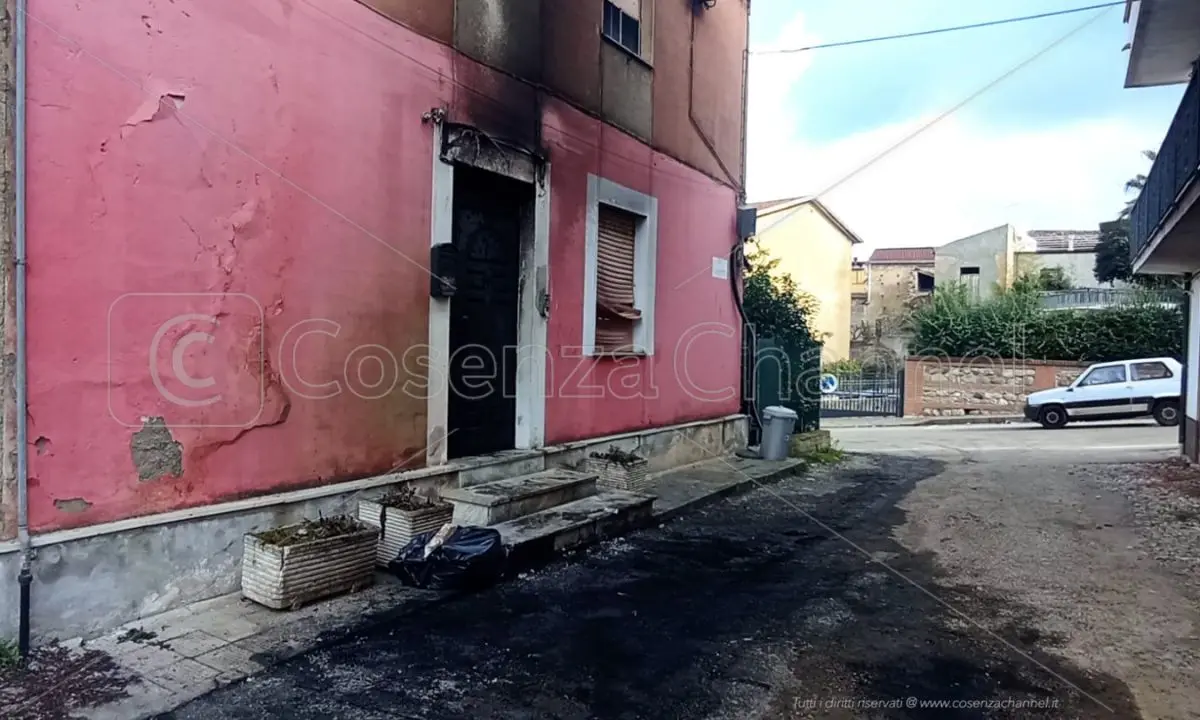 Distrutta l'auto di don Rigoli già aggredito a testate dopo una funzione funebre