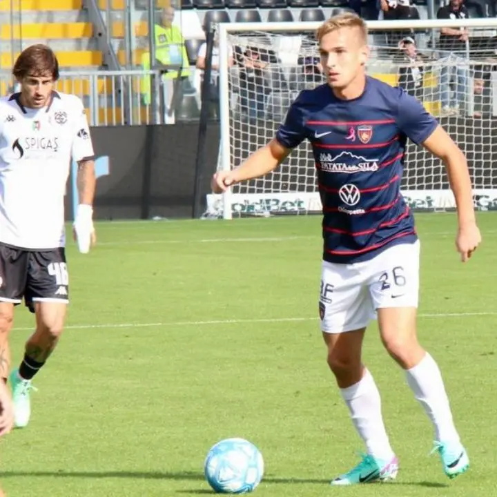 Prima il palo nega il gol al Cosenza, poi ci pensa Micai: con lo Spezia finisce a reti bianche