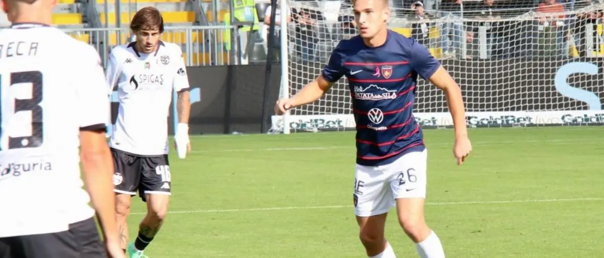 Prima il palo nega il gol al Cosenza, poi ci pensa Micai: con lo Spezia finisce a reti bianche