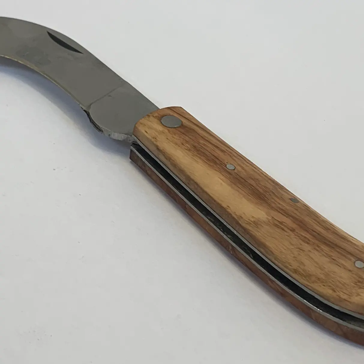 Cosenza, nascondeva armi da taglio in auto. Deferito in stato di libertà