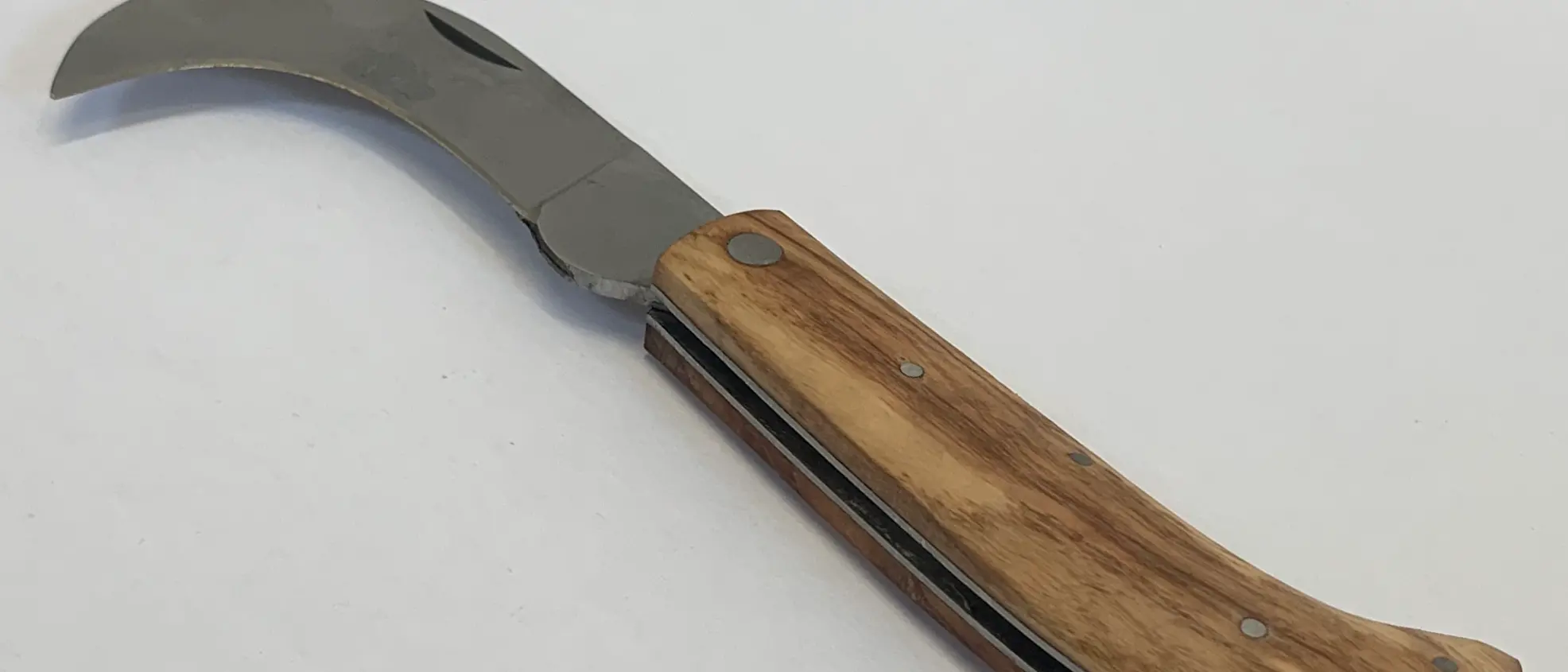 Cosenza, nascondeva armi da taglio in auto. Deferito in stato di libertà