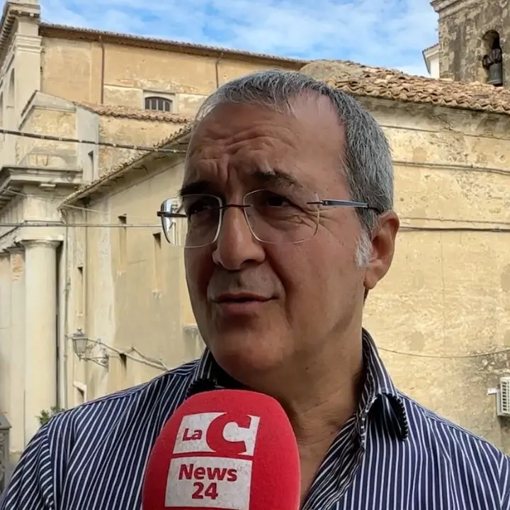 Cariati, alta tensione in consiglio comunale: una parte dell'opposizione abbandona l'aula