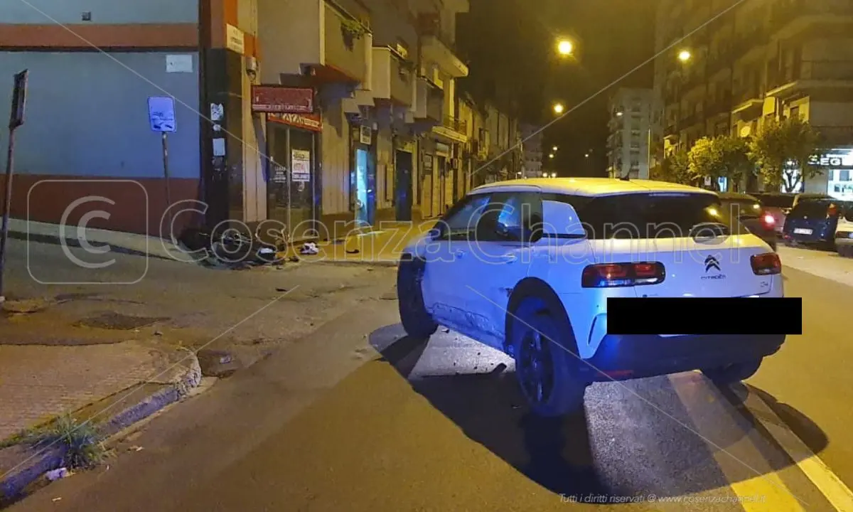 Cosenza, incidente auto-moto in via Caloprese: un ferito in ospedale