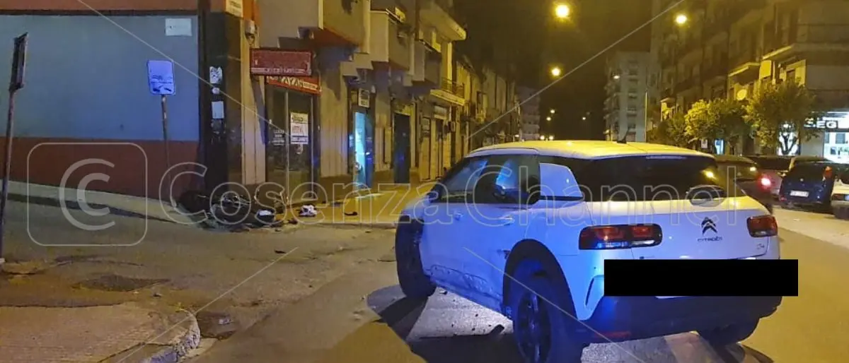 Cosenza, incidente auto-moto in via Caloprese: un ferito in ospedale