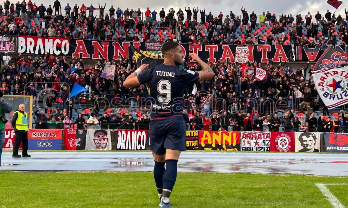 Voca e Tutino infiammano Cosenza: Reggiana ko. Ora il derby con il Catanzaro