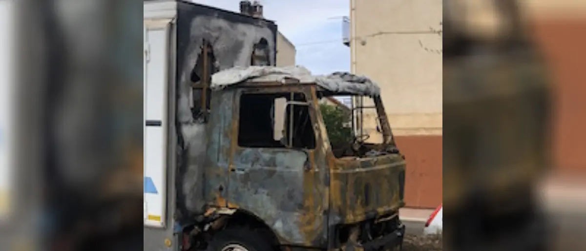 Corigliano Rossano ancora nel mirino del crimine. In fiamme il furgone di un noto ambulante